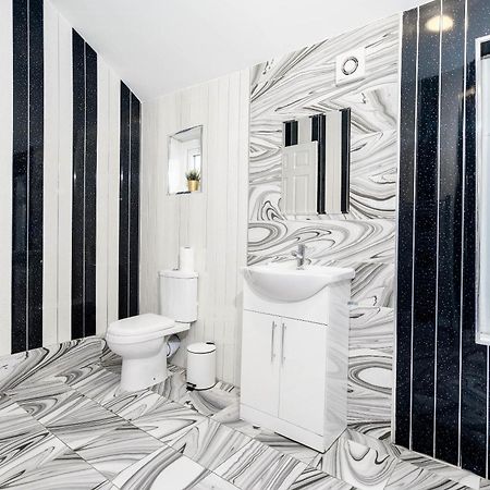 Five Bedroom Townhouse - Near City Centre - Edgbaston - On Street Parking - Wifi - Netflix - 974P Birmingham Zewnętrze zdjęcie