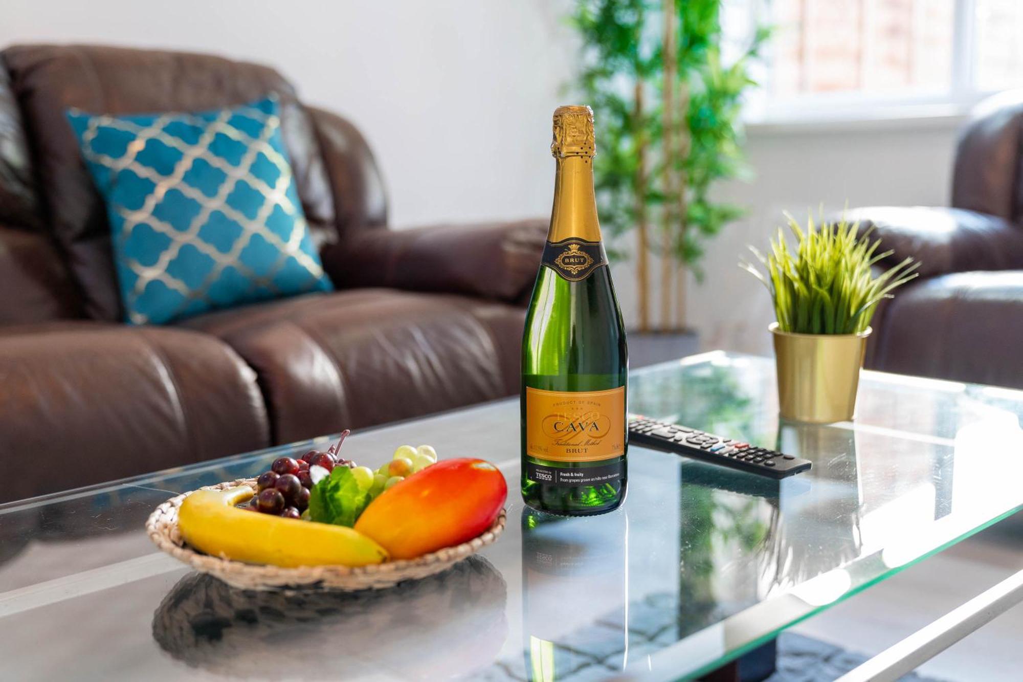 Five Bedroom Townhouse - Near City Centre - Edgbaston - On Street Parking - Wifi - Netflix - 974P Birmingham Zewnętrze zdjęcie