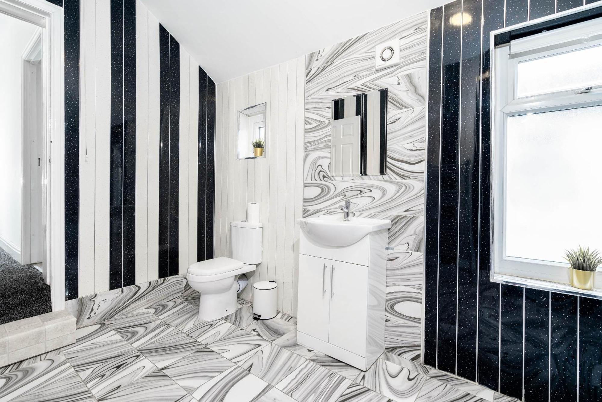 Five Bedroom Townhouse - Near City Centre - Edgbaston - On Street Parking - Wifi - Netflix - 974P Birmingham Zewnętrze zdjęcie