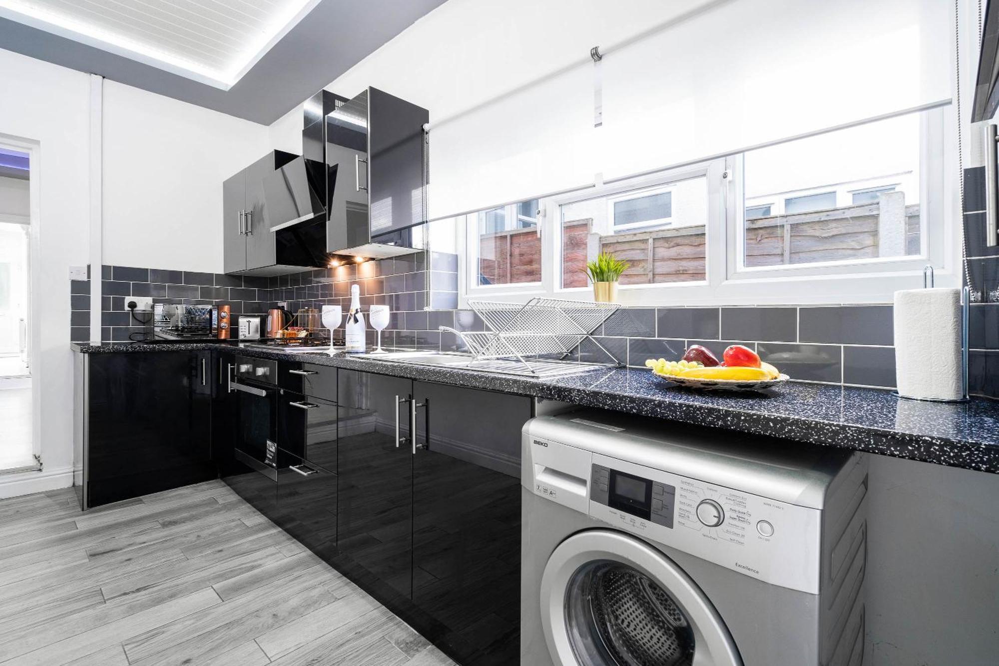 Five Bedroom Townhouse - Near City Centre - Edgbaston - On Street Parking - Wifi - Netflix - 974P Birmingham Zewnętrze zdjęcie